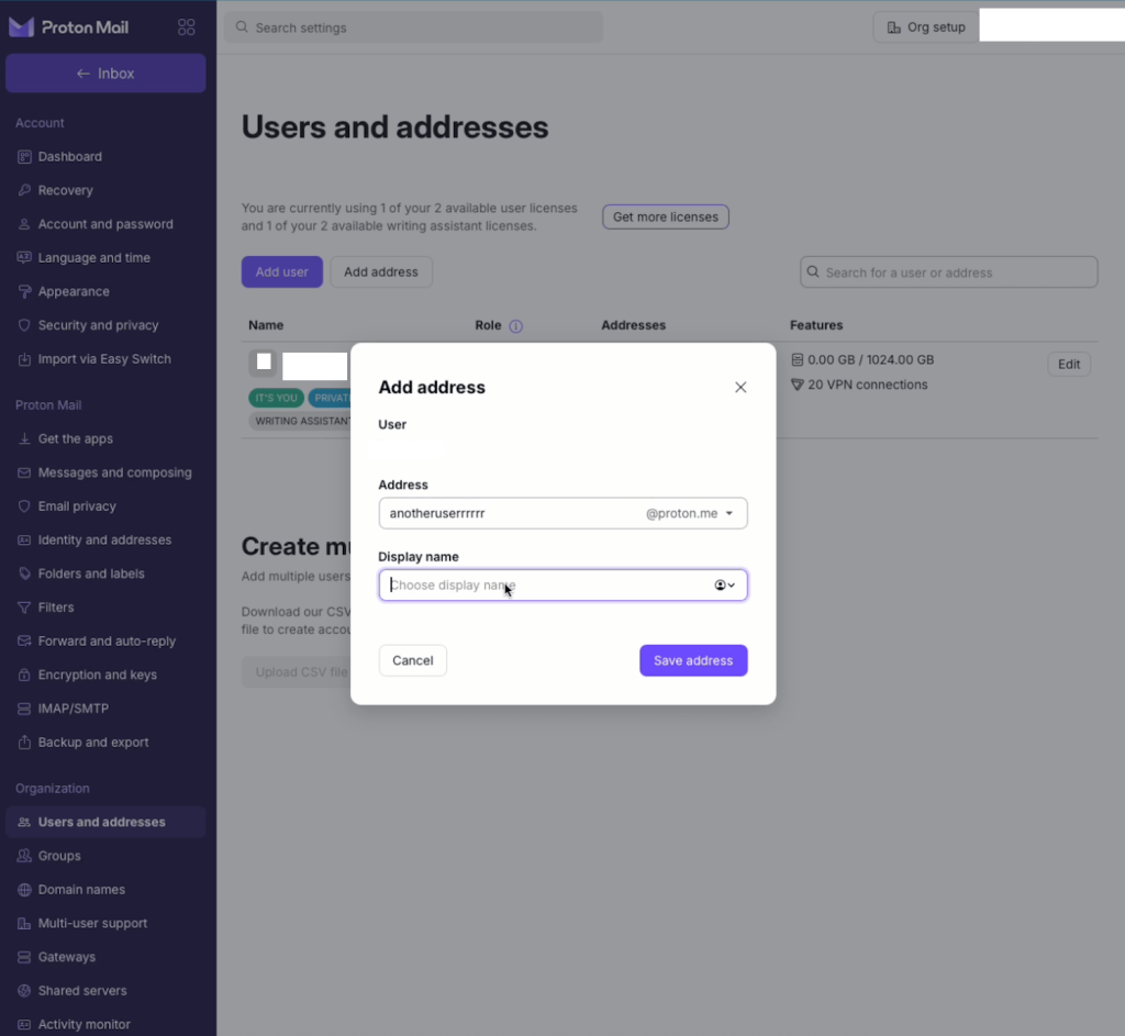 Panel de administración de Proton Mail que muestra la sección Usuarios y Direcciones con opciones Agregar usuario y Agregar dirección e interfaz de administración de usuarios.