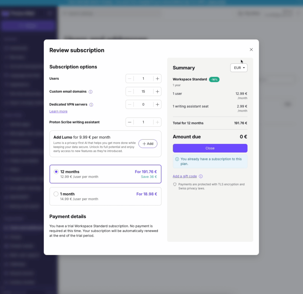 Diálogo de revisión de la suscripción a Proton Mail que muestra el plan Workspace Standard con el número de usuarios, dominios personalizados, servidores VPN y opciones del asistente de escritura Proton Scribe.